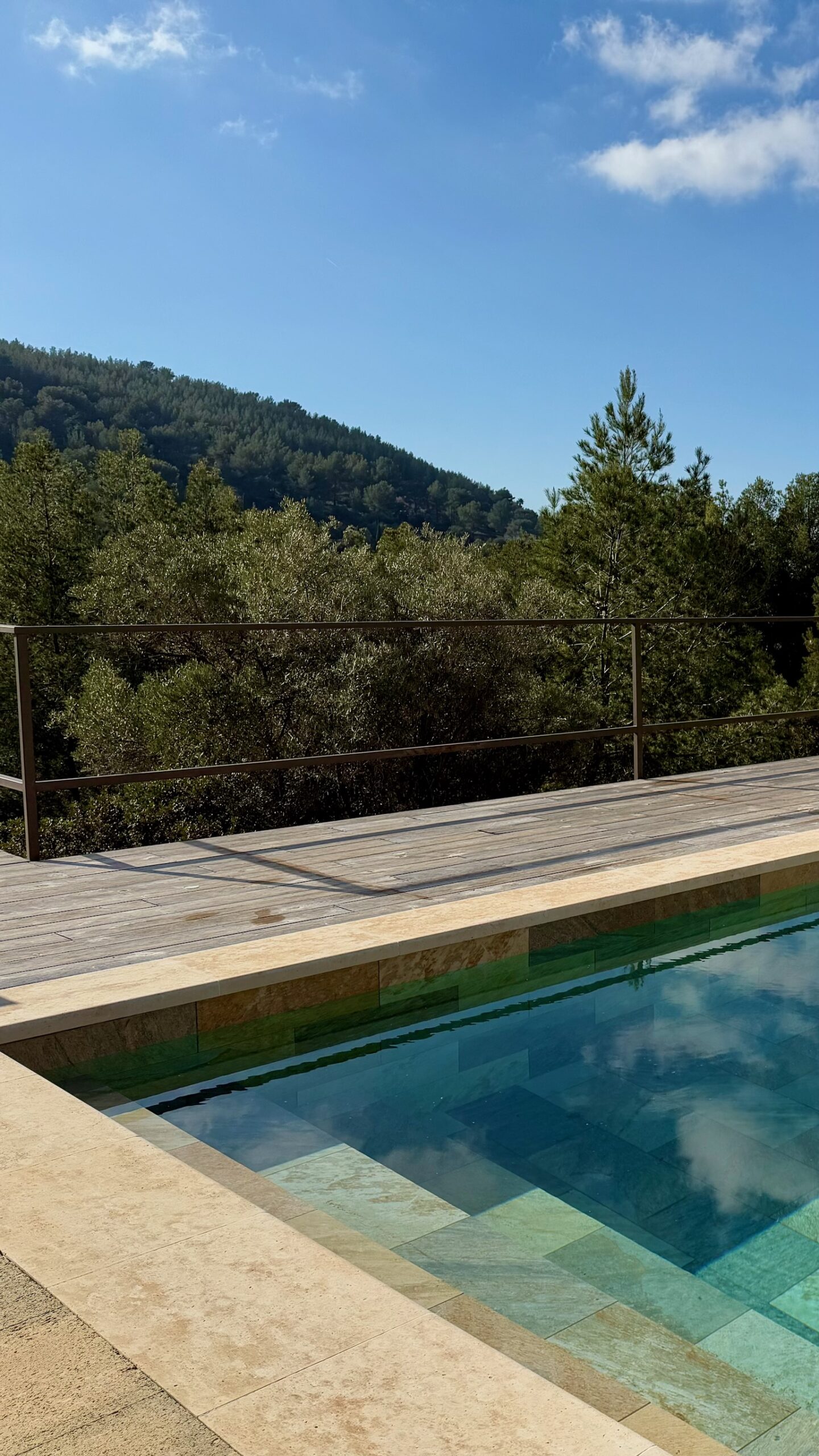 DCCF560E-7EFC-4CA1-9E8C-93D9C17AC8B6