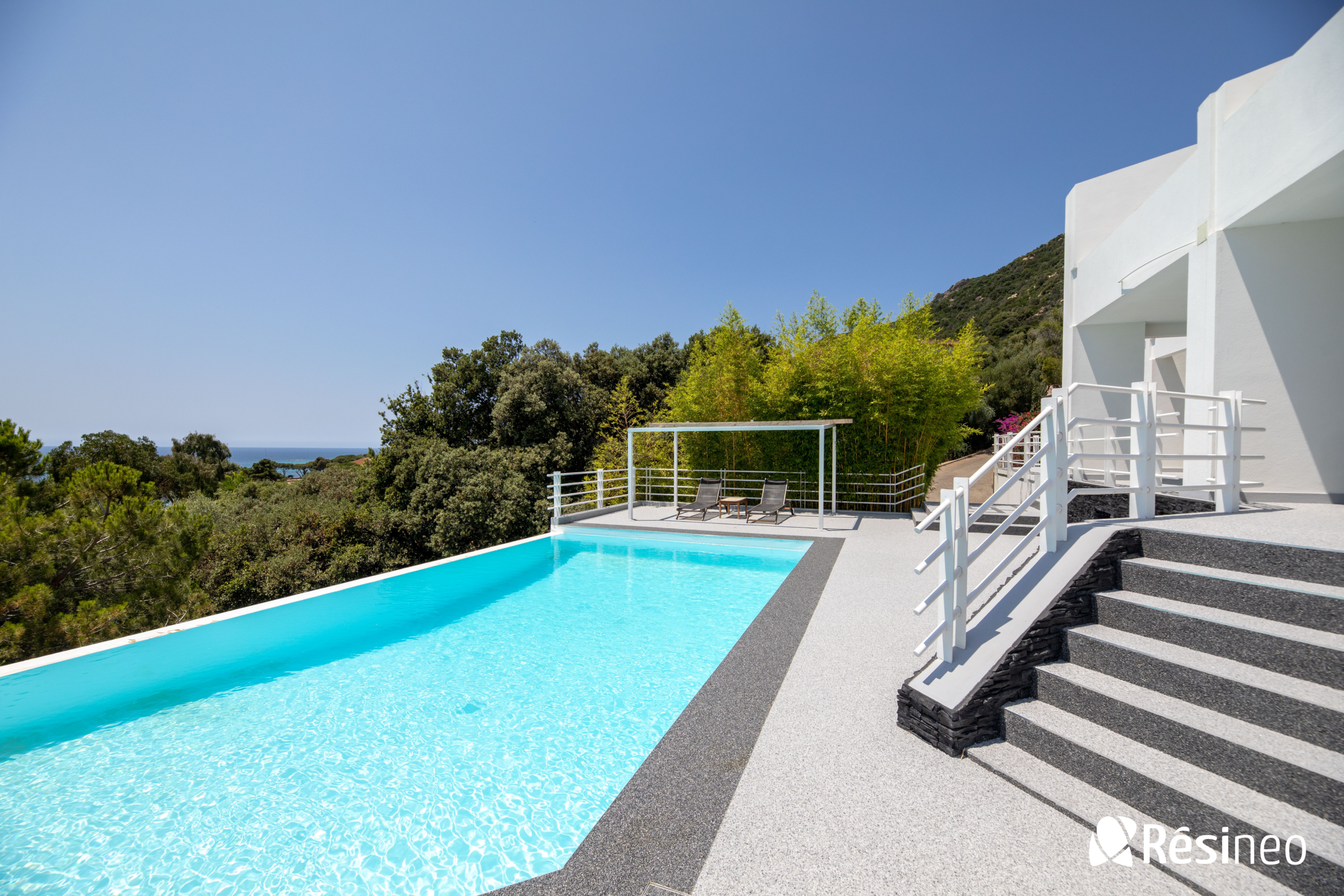 Maison-dubai-plage-piscine-moquette-de-pierre